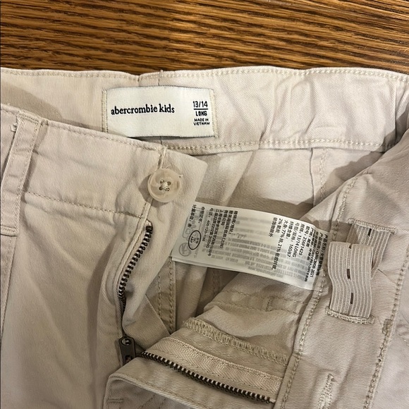 Abercrombie Kids Girl’s light Khaki Cargo Pants size 13/14 Long - Picture 2 of 3